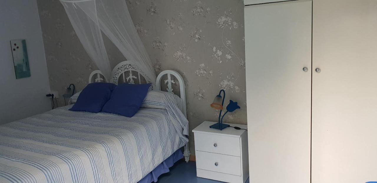 En Finca Las Dunas Dos Chalets Con Jacuzzis En Primera Linea De Playa , Uno De 4 Dormitorios Y Otro De 2 Dormitorios, Llama Al Seiscientos Veintisiete Cuatrocientos Diecisiete Trescientos Noventa Y Ocho Рота Экстерьер фото
